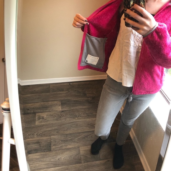 North face soft jacket *fits like a size small* - Picture 5 of 5